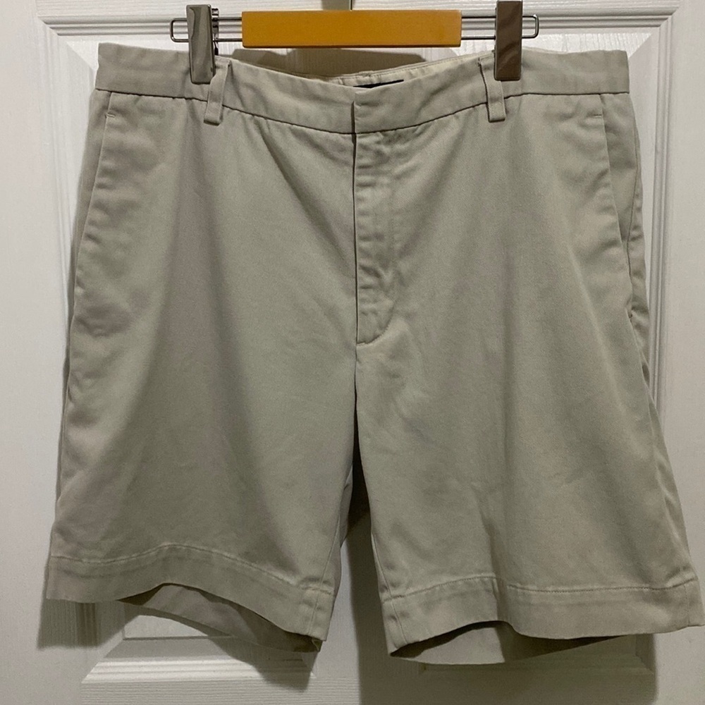 Banana Republic Men’s Cotton Flat Front Chino Shorts Size 36 Pockets Tan Summer
